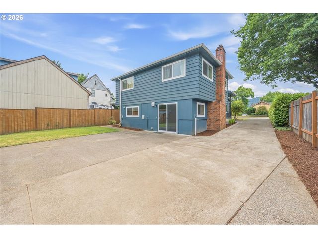 9005 N CENTRAL St, Portland, OR 97203