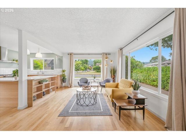 9005 N CENTRAL St, Portland, OR 97203