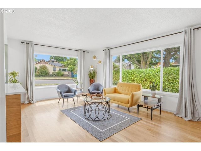 9005 N CENTRAL St, Portland, OR 97203