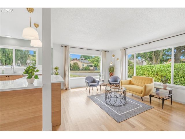 9005 N CENTRAL St, Portland, OR 97203