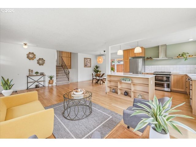9005 N CENTRAL St, Portland, OR 97203