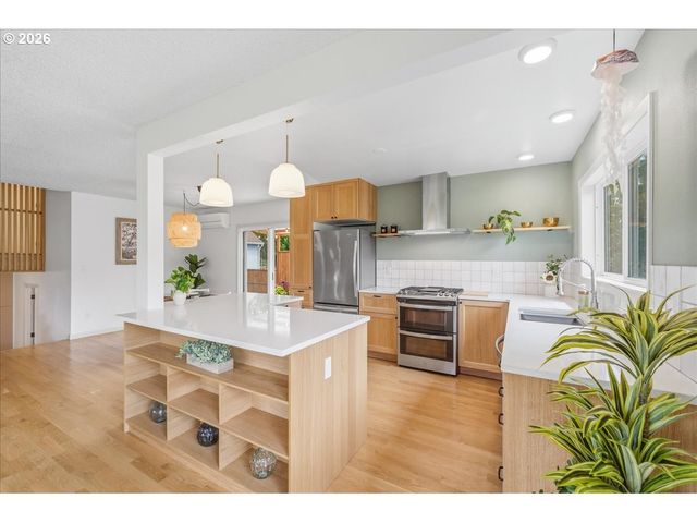 9005 N CENTRAL St, Portland, OR 97203