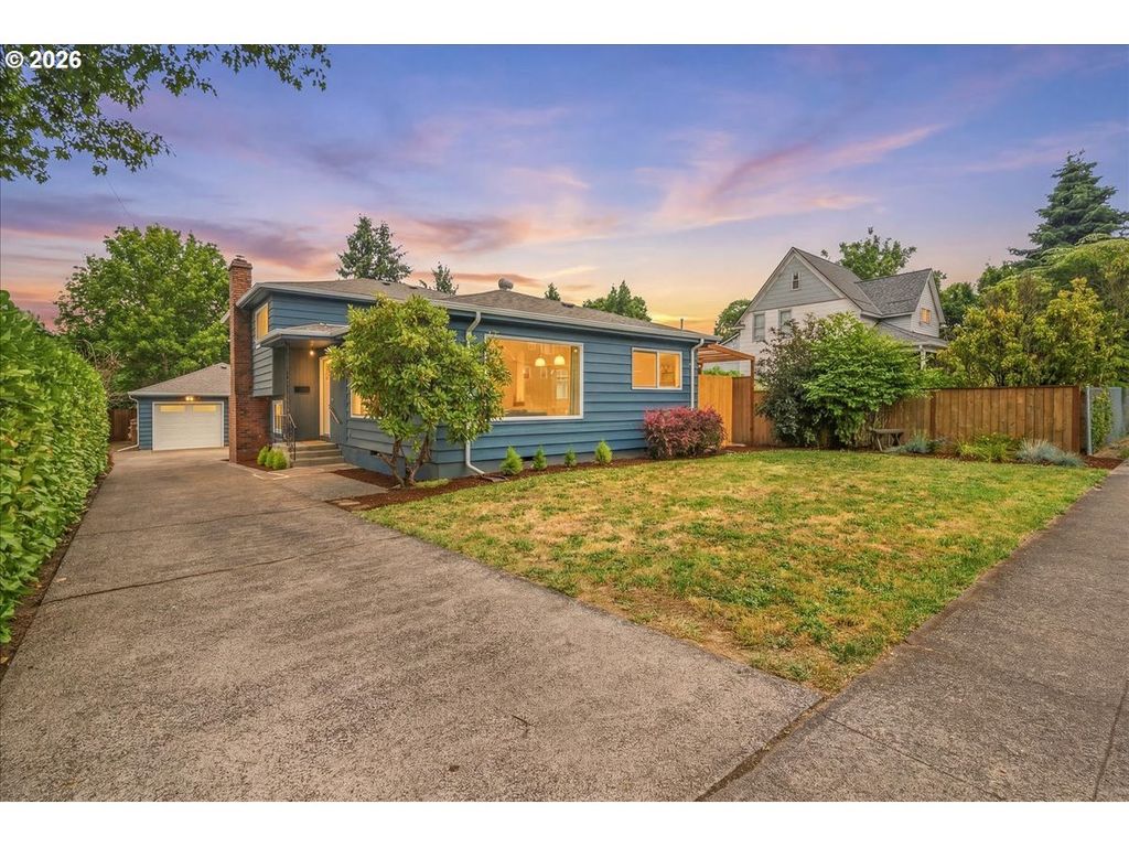 9005 N CENTRAL St, Portland, OR 97203