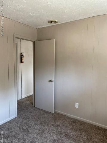 15392 Dixie, Redford, MI 48239