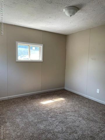 15392 Dixie, Redford, MI 48239