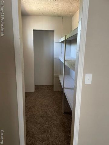 15392 Dixie, Redford, MI 48239