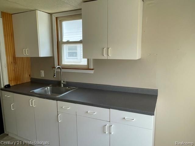 15392 Dixie, Redford, MI 48239