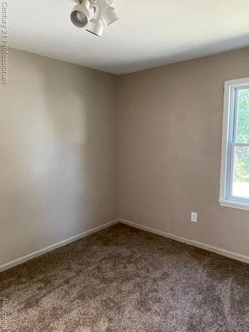 15392 Dixie, Redford, MI 48239