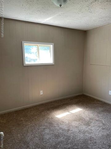 15392 Dixie, Redford, MI 48239