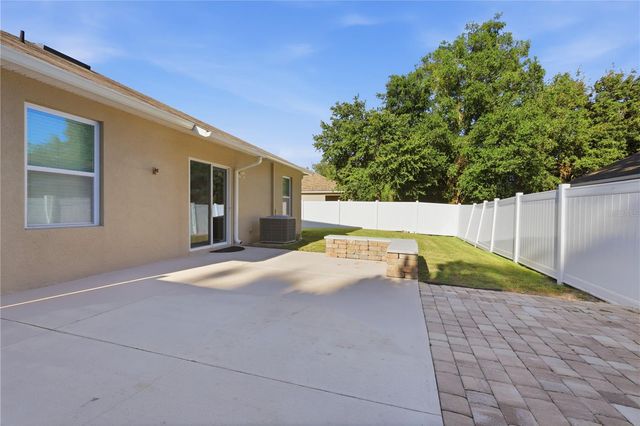 802 GRAND PARK COURT, Deland, FL 32724
