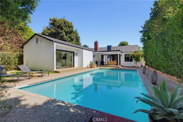 13547 Bessemer Street, Sherman Oaks, CA 91401