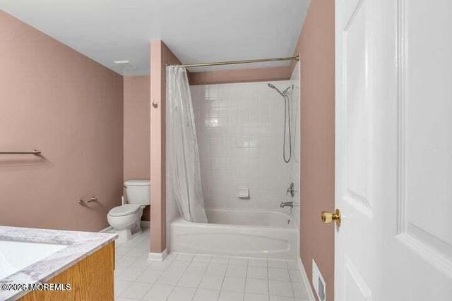 17 Forrest Court, Tinton Falls, NJ 07753