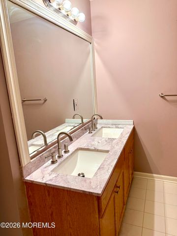 17 Forrest Court, Tinton Falls, NJ 07753