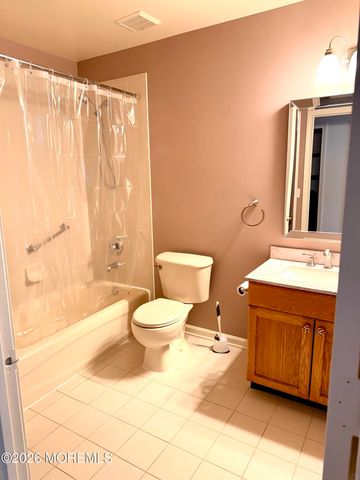 17 Forrest Court, Tinton Falls, NJ 07753