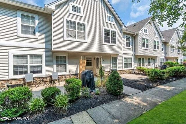 17 Forrest Court, Tinton Falls, NJ 07753