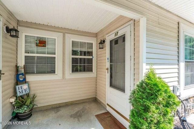 17 Forrest Court, Tinton Falls, NJ 07753