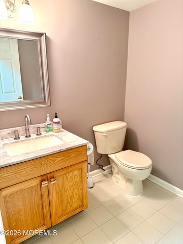 17 Forrest Court, Tinton Falls, NJ 07753