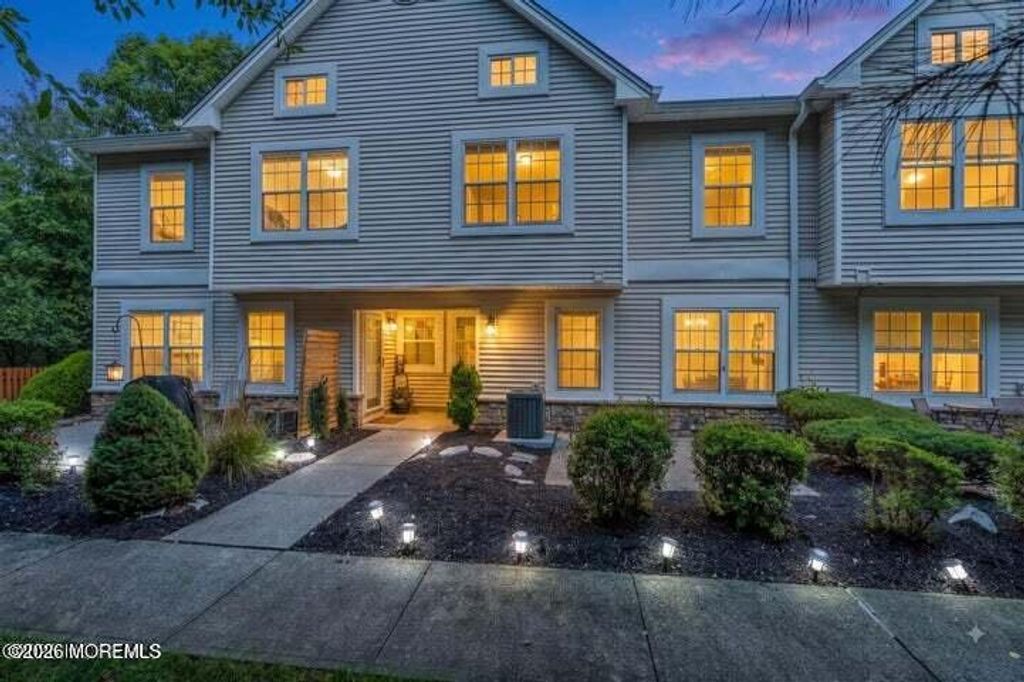 17 Forrest Court, Tinton Falls, NJ 07753