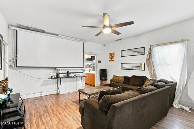 1006 S 5th Avenue, Wilmington, NC 28401