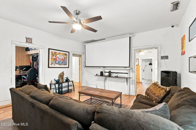 1006 S 5th Avenue, Wilmington, NC 28401