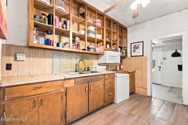 1006 S 5th Avenue, Wilmington, NC 28401