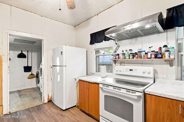 1006 S 5th Avenue, Wilmington, NC 28401