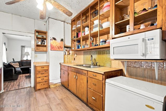 1006 S 5th Avenue, Wilmington, NC 28401