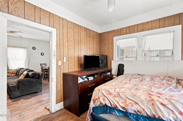 1006 S 5th Avenue, Wilmington, NC 28401