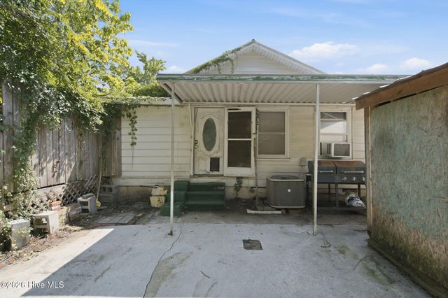 1006 S 5th Avenue, Wilmington, NC 28401