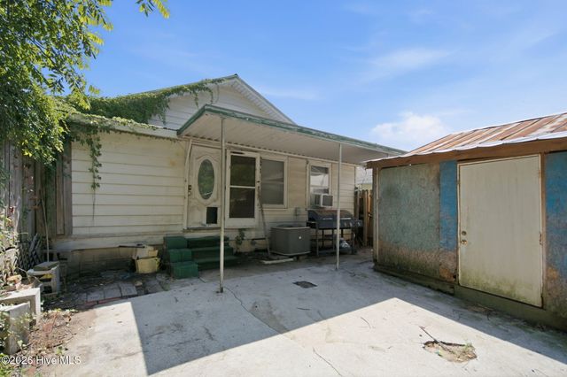 1006 S 5th Avenue, Wilmington, NC 28401