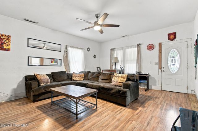 1006 S 5th Avenue, Wilmington, NC 28401