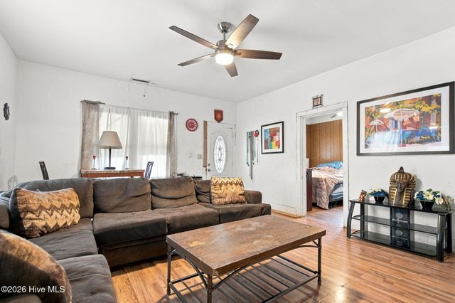 1006 S 5th Avenue, Wilmington, NC 28401