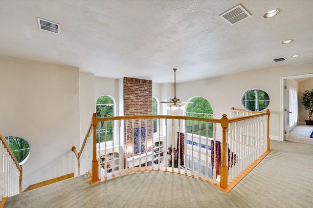 220 2 Mile LN, Smithville, TX 78957
