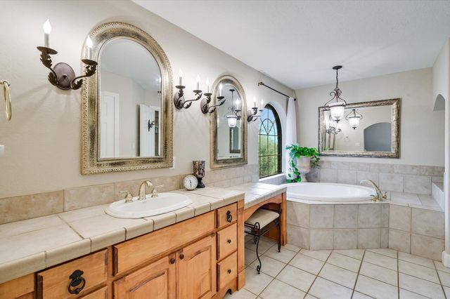 220 2 Mile LN, Smithville, TX 78957