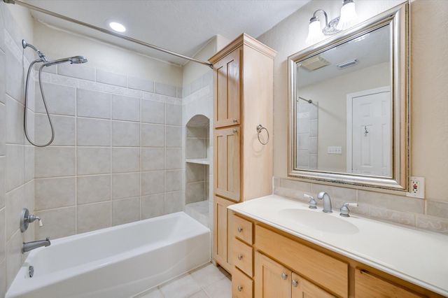 220 2 Mile LN, Smithville, TX 78957