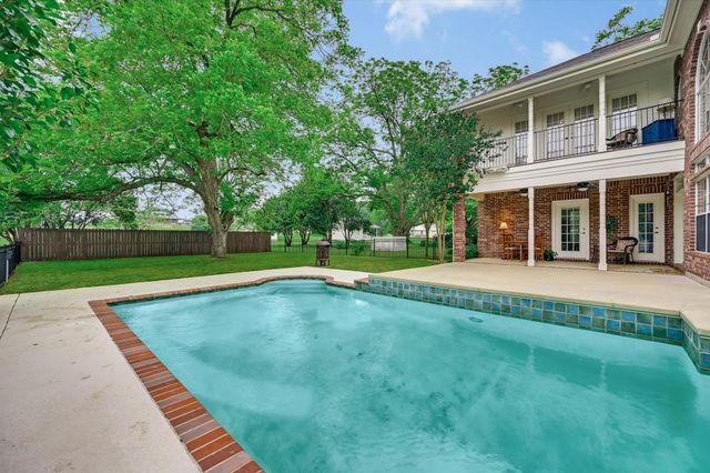 220 2 Mile LN, Smithville, TX 78957