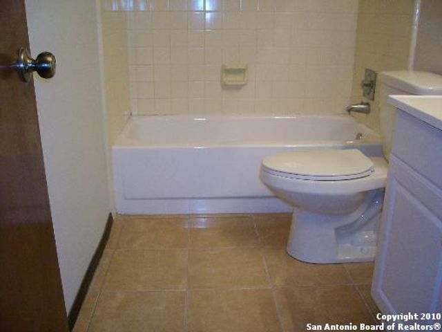 8907 TIMBER ELM ST, San Antonio, TX 78250