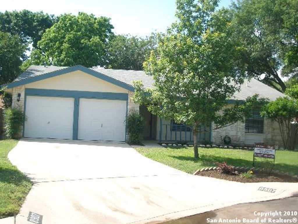 8907 TIMBER ELM ST, San Antonio, TX 78250