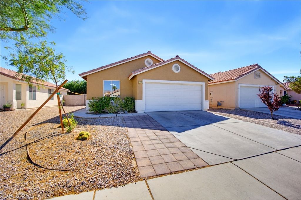 633 Roberta Alecia Avenue, North Las Vegas, NV 89031 — photo 2