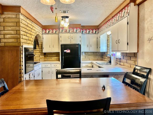 1231 S 61st Street W, Muskogee, OK 74401