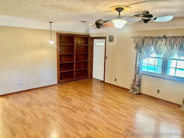 1231 S 61st Street W, Muskogee, OK 74401