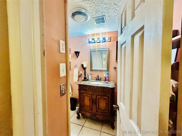 1231 S 61st Street W, Muskogee, OK 74401