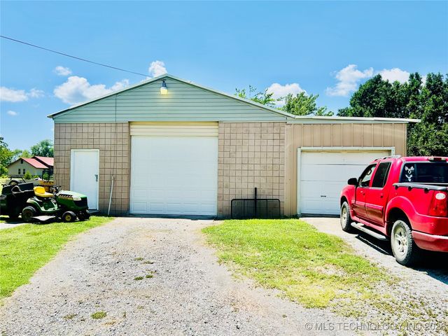 1231 S 61st Street W, Muskogee, OK 74401