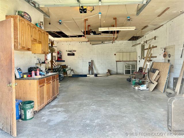 1231 S 61st Street W, Muskogee, OK 74401