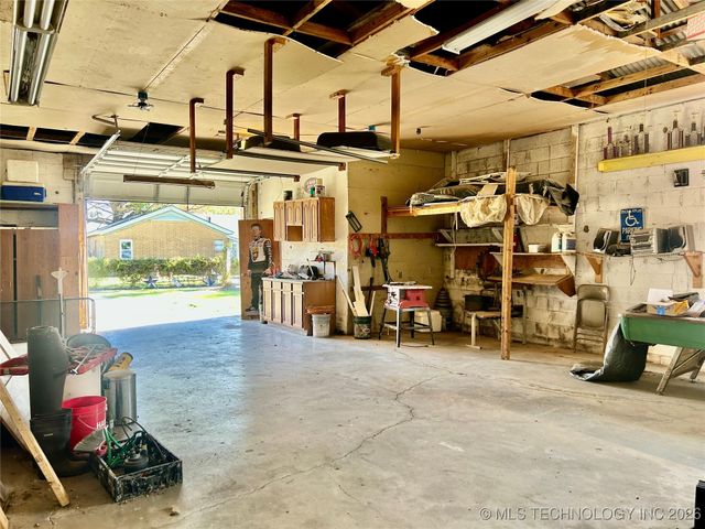 1231 S 61st Street W, Muskogee, OK 74401