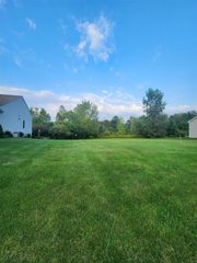 2060 Stillwater Drive, Davison, MI 48423