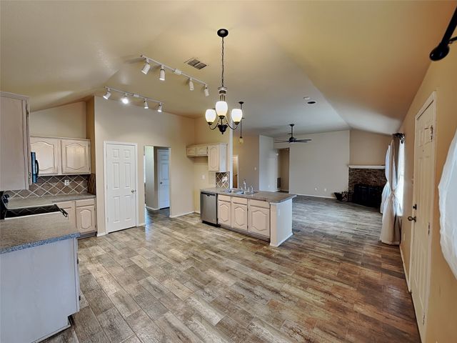 916 Silver Streak Drive, Saginaw, TX 76131