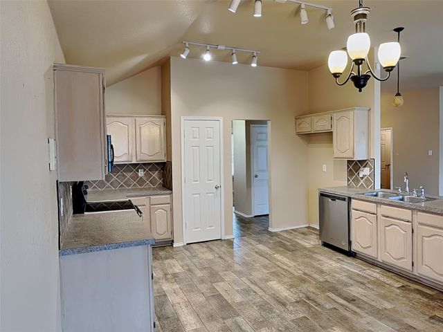 916 Silver Streak Drive, Saginaw, TX 76131