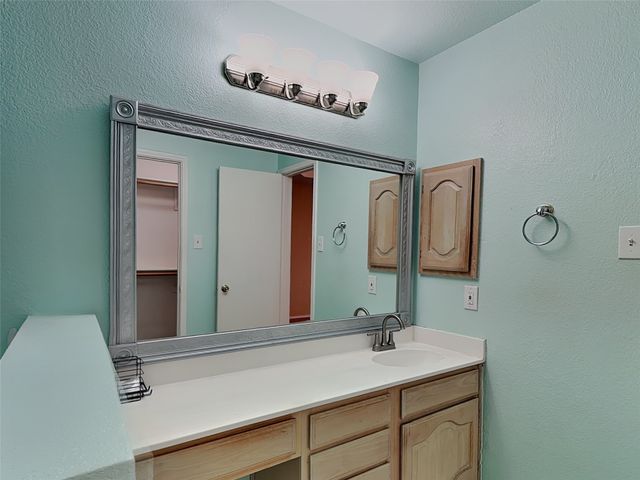 916 Silver Streak Drive, Saginaw, TX 76131