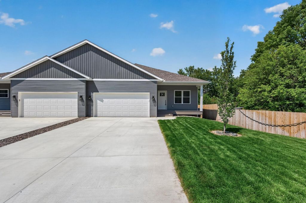 2357 7th Ave E, North Saint Paul, MN 55109 — photo 2